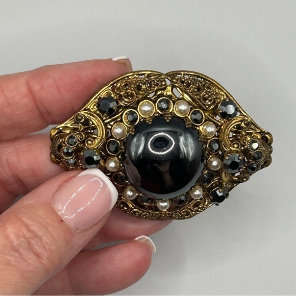 Antique Gold Black Stone Faux Pearl Brooch - Picture 1 of 7
